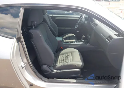 2013 Dodge Challenger Sxt z USA, uszkodzony, nr VIN 2C3CDYAG7DH675121